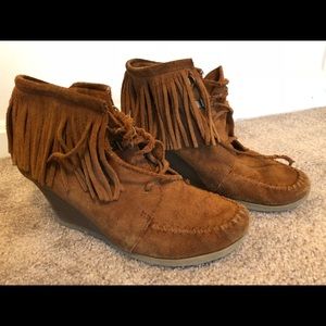 Minnetonka wedge heels with fringe